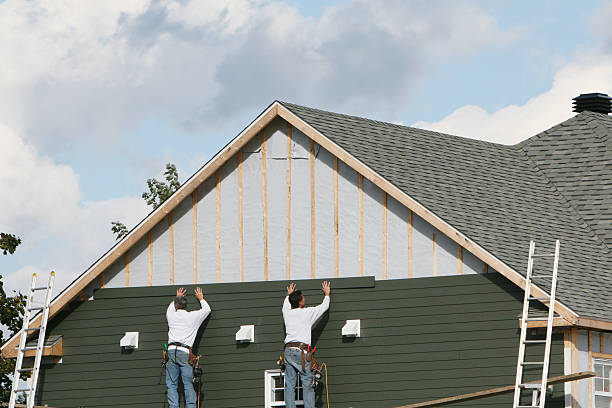 Professional Vinyl Siding technician working in Marlboro, NJ